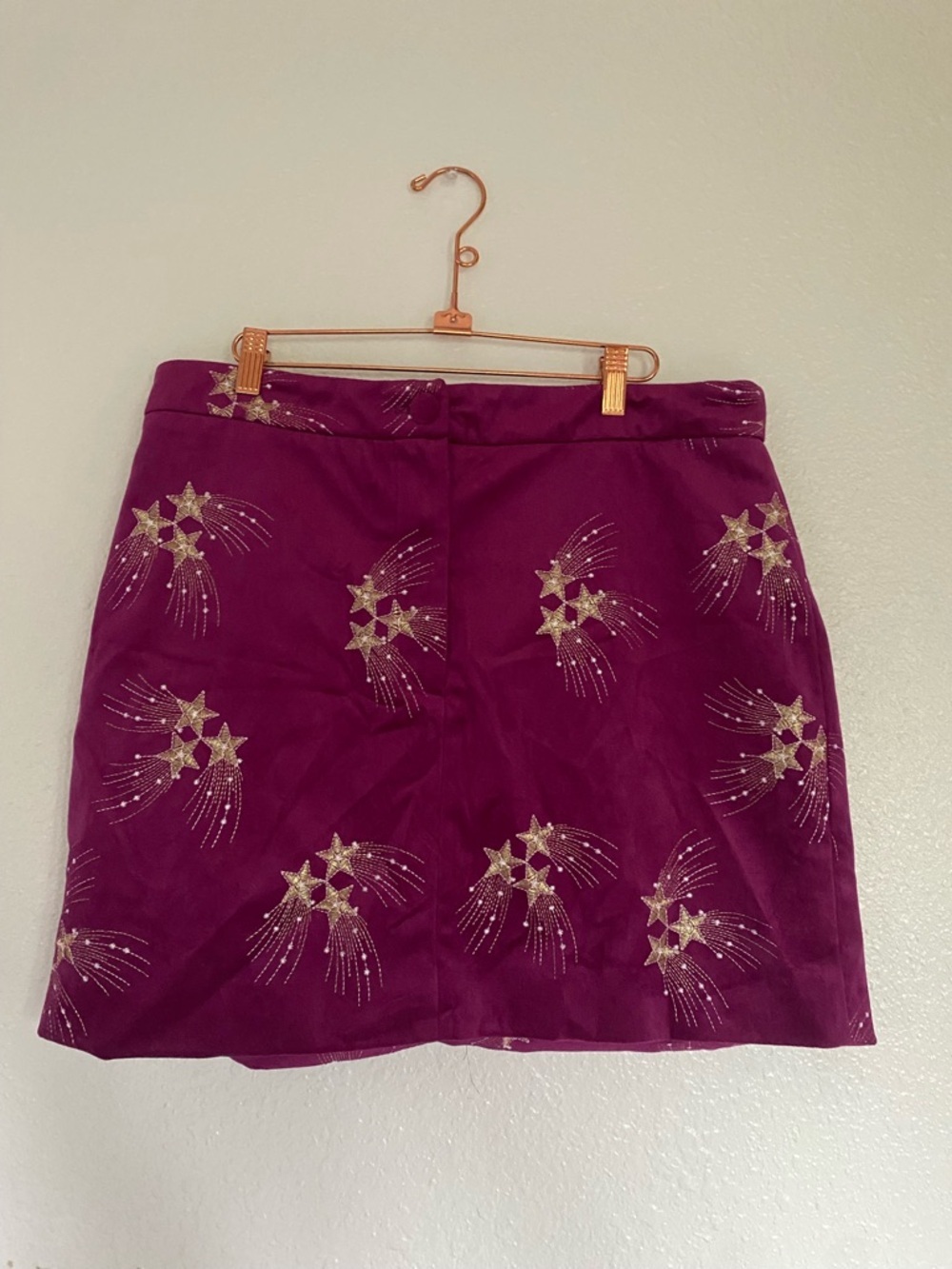 NWT Nasty Gal Premium
Embroidered Velvet Pink Mini Skirt
Mauve Magenta w/ stars - Picture 2 of 7